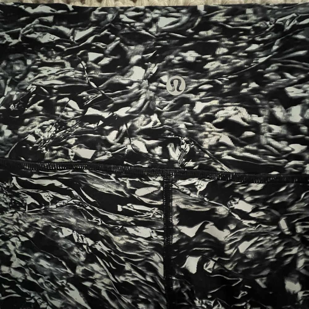 Like new! Barely warn black and white lulu leggings